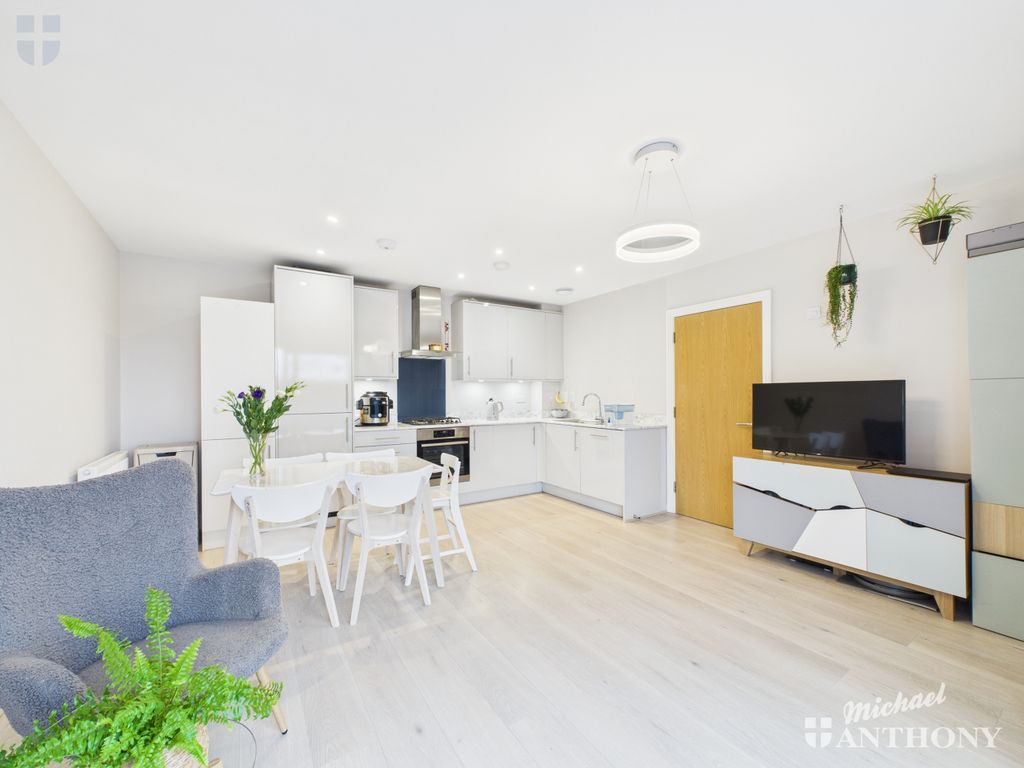 Property photo 2 of 16 Cam03218G0-Pr0800-Still006