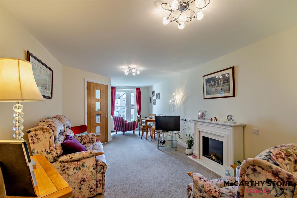 Property photo 2 of 17 8592257-Interior17-800.Jpg