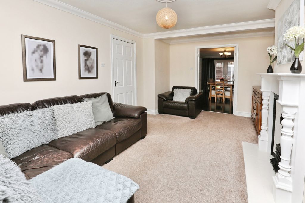 Property photo 3 of 15 Lounge