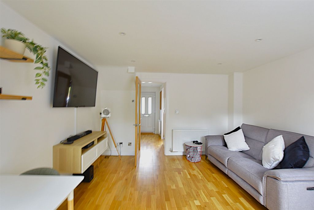 Property photo 2 of 16 Picture No. 25