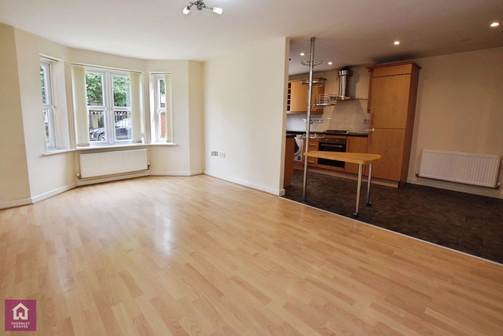 Property photo 2 of 11 Living Room/Kitchen