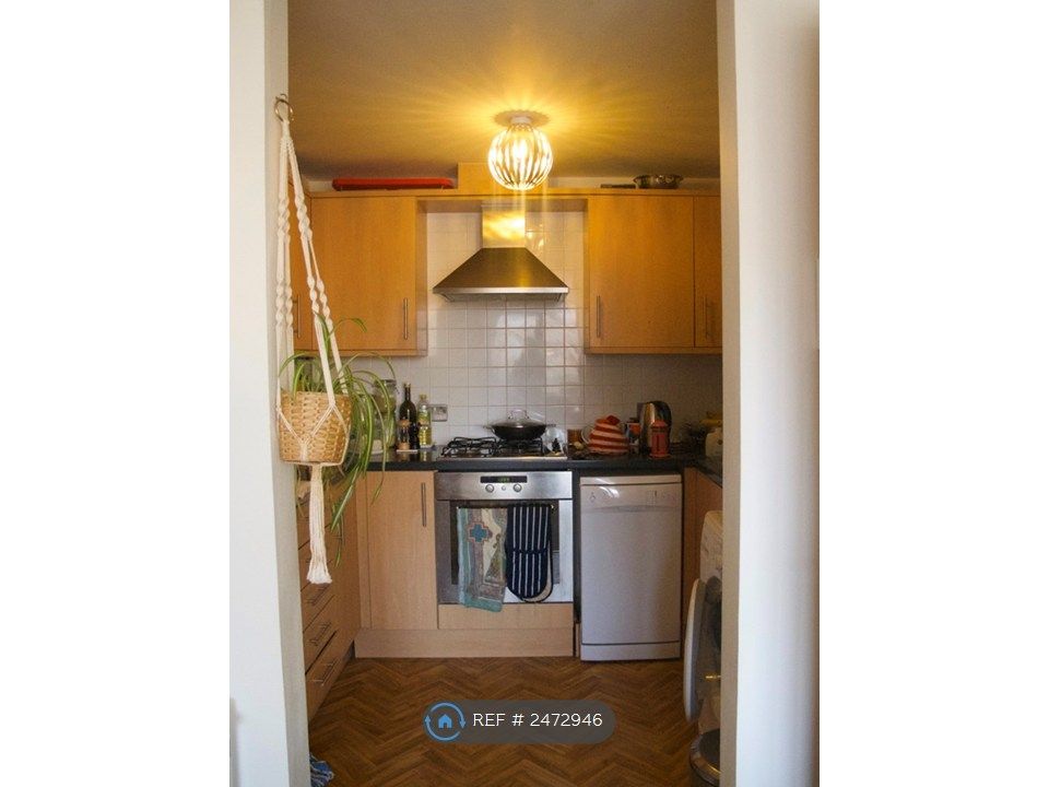 Property photo 3 of 11 Kitchen