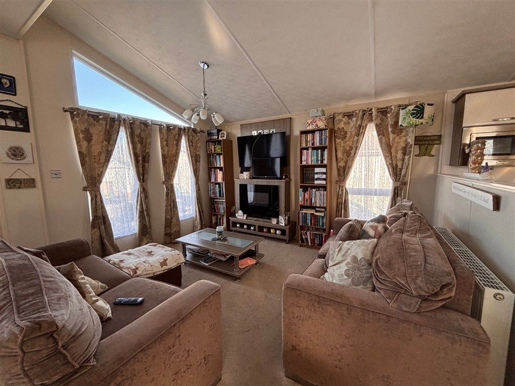 Property photo 3 of 7 Lounge