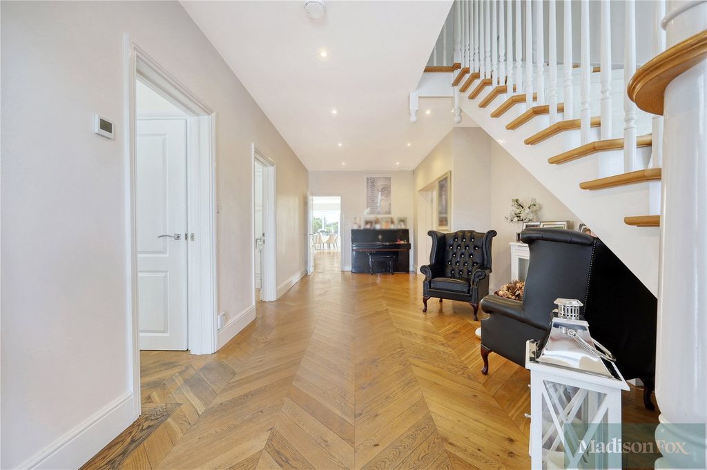Property photo 2 of 79 Picture No. 50