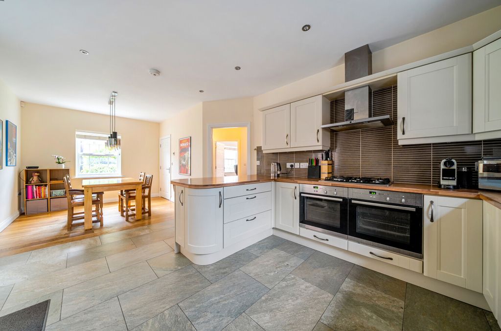 Property photo 2 of 24 1483355-9-6A47F57...