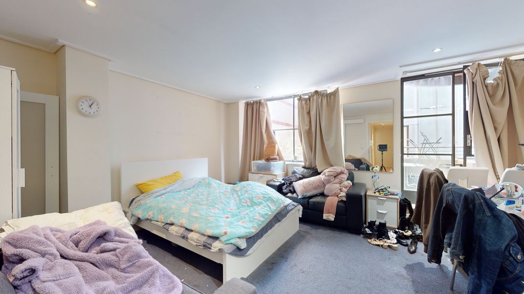 Property photo 2 of 27