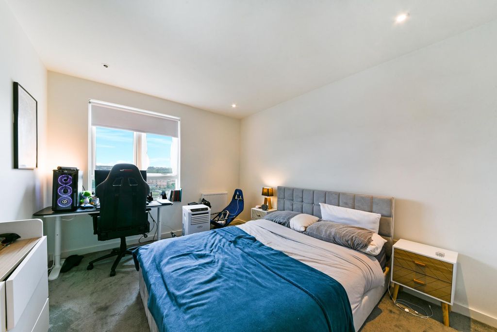 Property photo 3 of 12