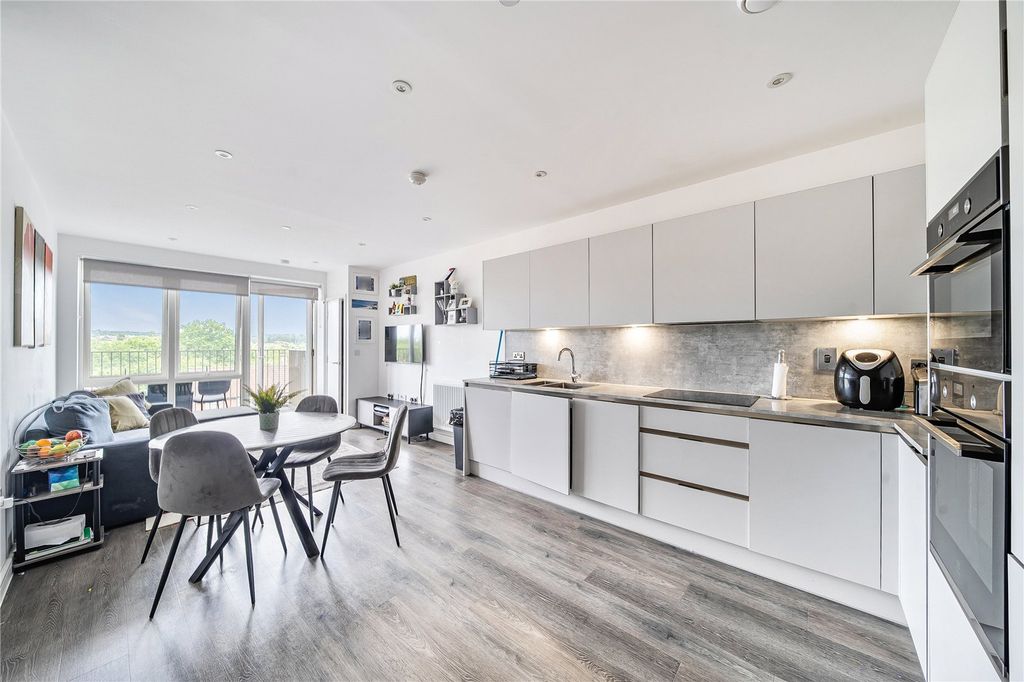 Property photo 1 of 19 Picture No. 13