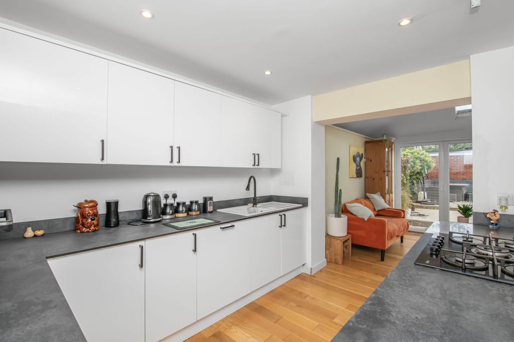 Property photo 3 of 20