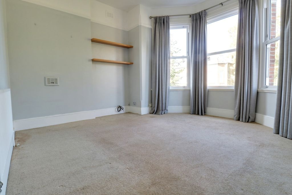 Property photo 2 of 10 4568011