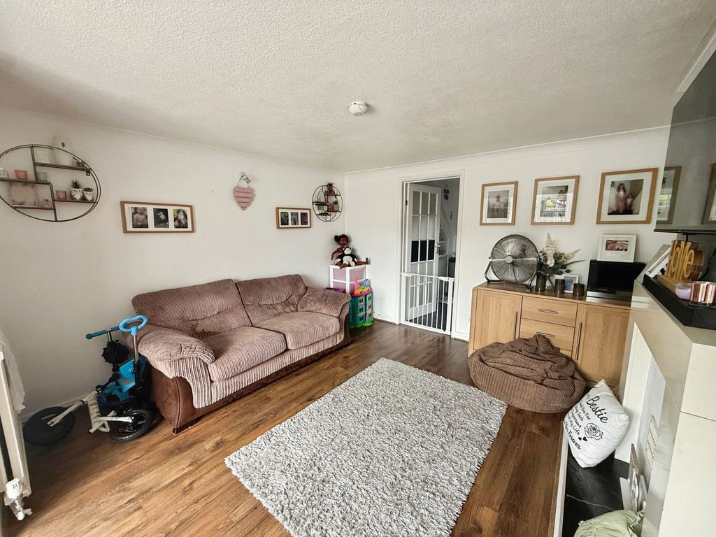 Property photo 2 of 17 Living Room