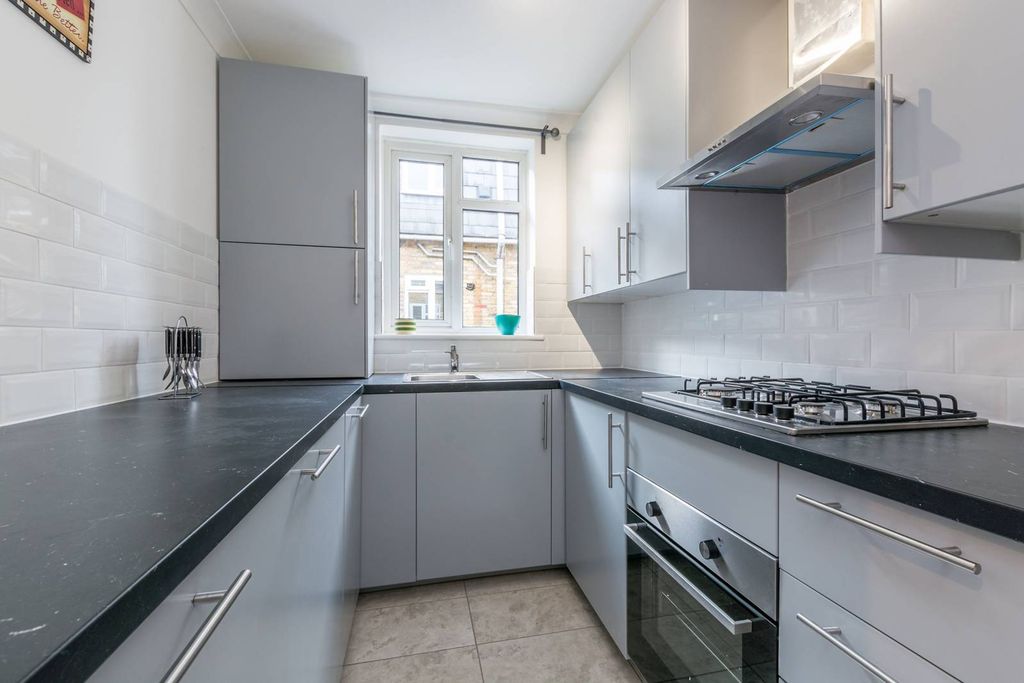 Property photo 1 of 5