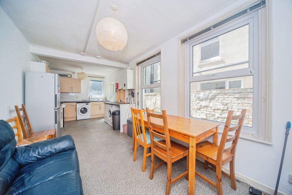 Property photo 3 of 20 Pbox-Img.Jpg