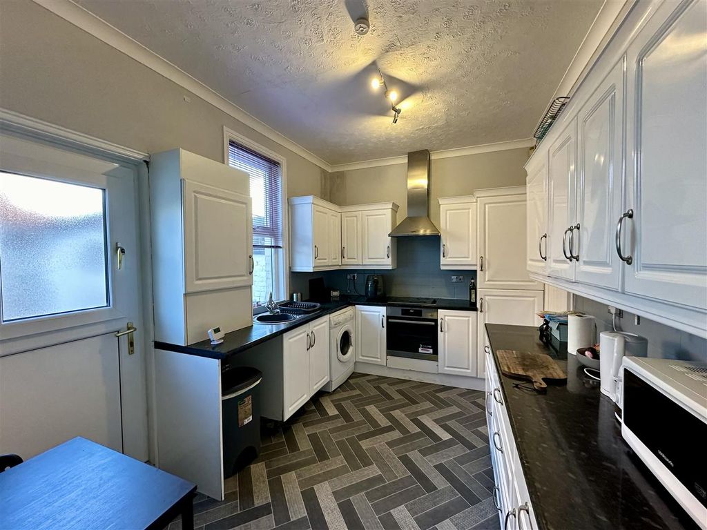 Property photo 3 of 10 Kitchen/Diner