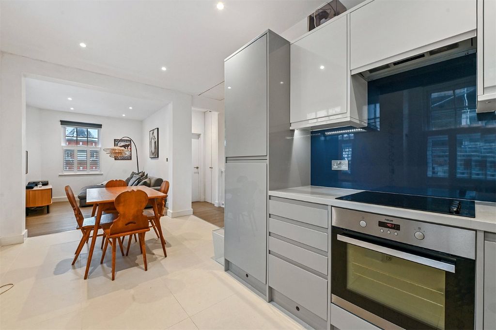 Property photo 3 of 10 King Edward's Rd E9