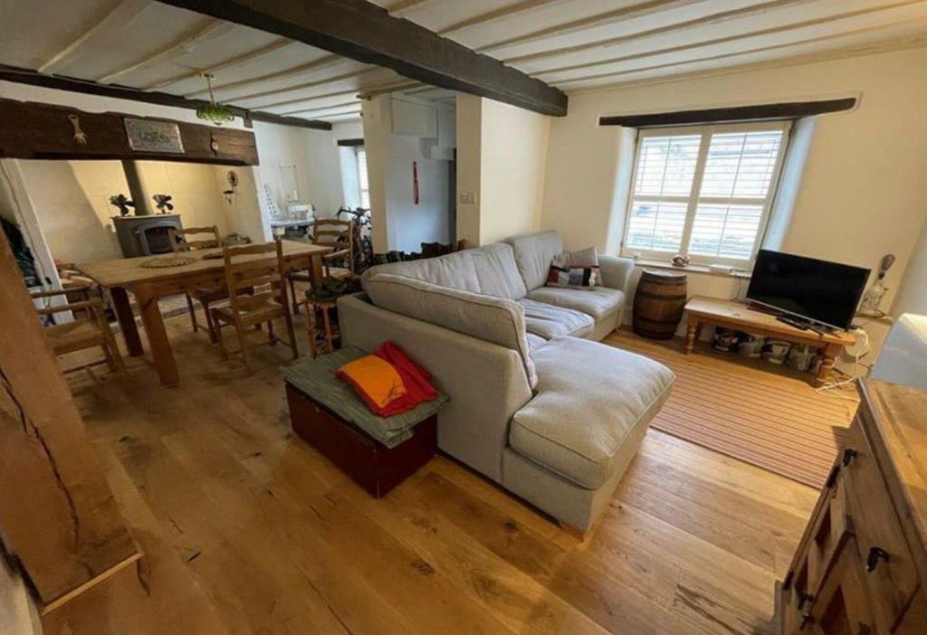 Property photo 3 of 9