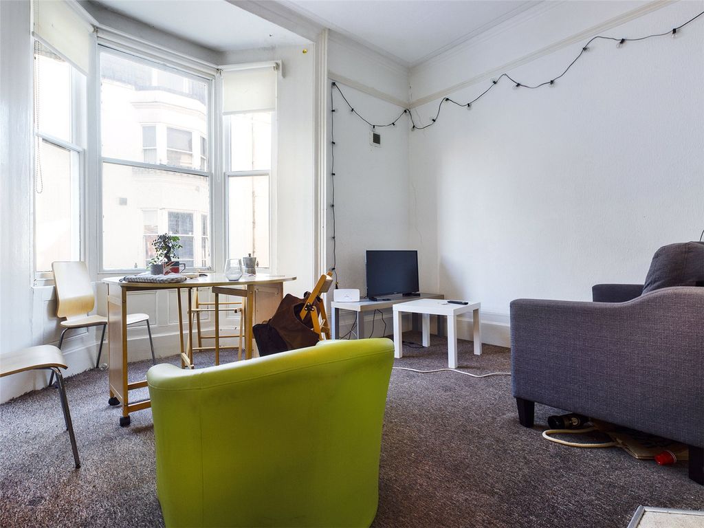 Property photo 2 of 13 Lounge