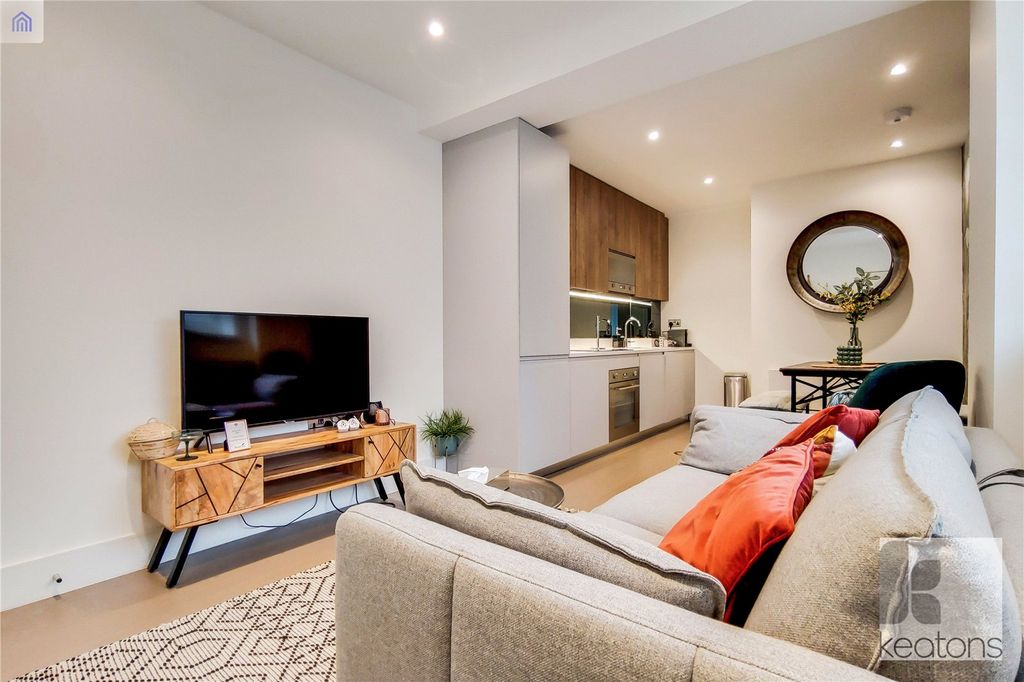 Property photo 1 of 11 Living Room