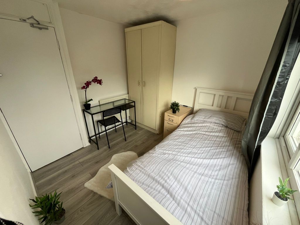 Property photo 2 of 12  Room 7- £500 Available 10/09/2025