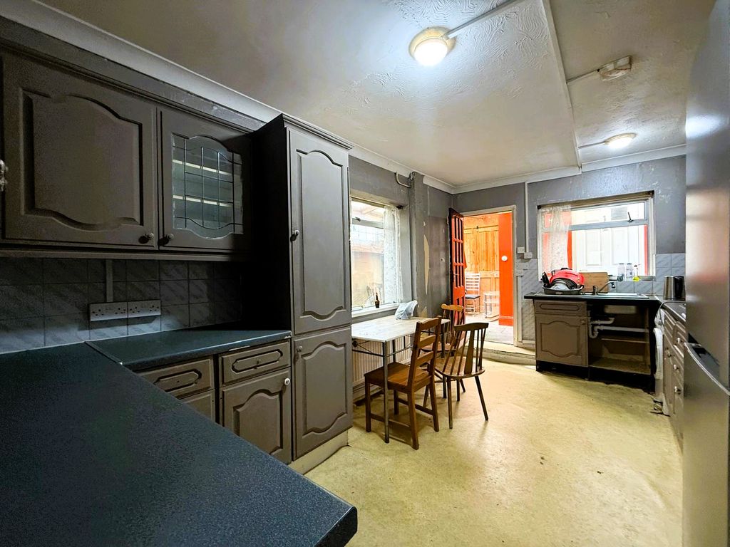 Property photo 3 of 11 Thomas Street, Wellingborough, Nn8 1DX (10)