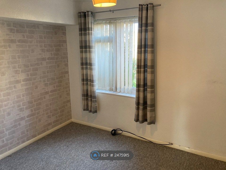 Property photo 2 of 4 Bedroom