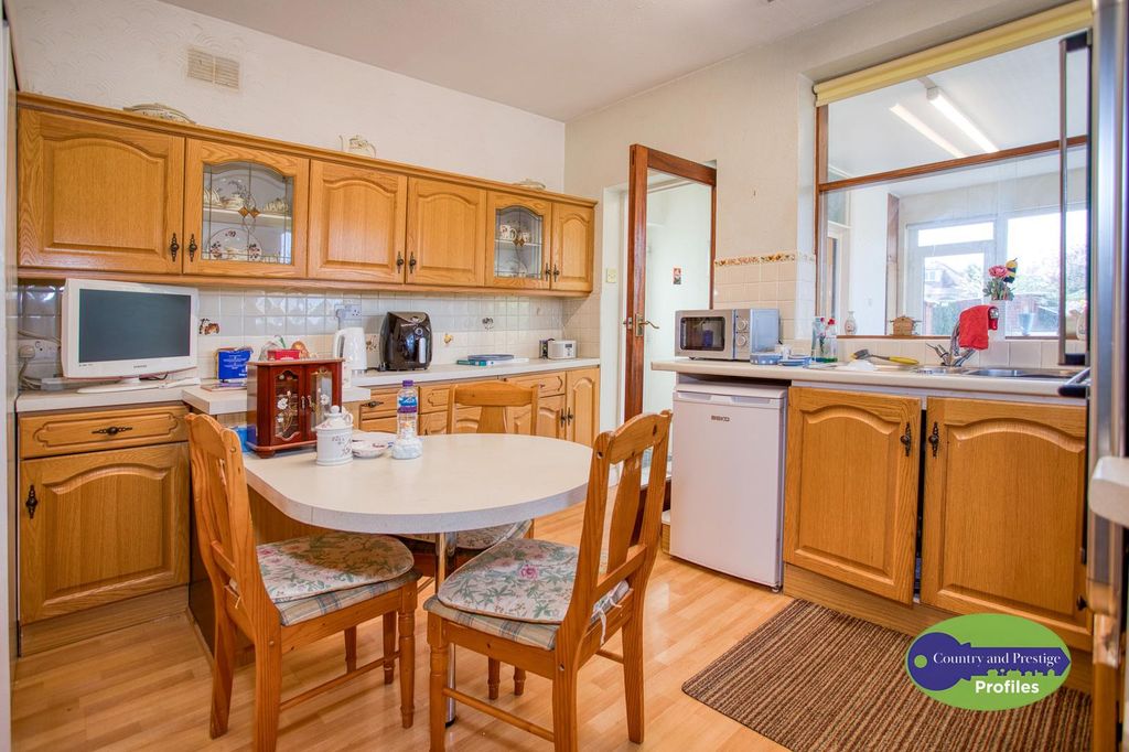 Property photo 3 of 27 19 Elizabeth Road (7).Jpg