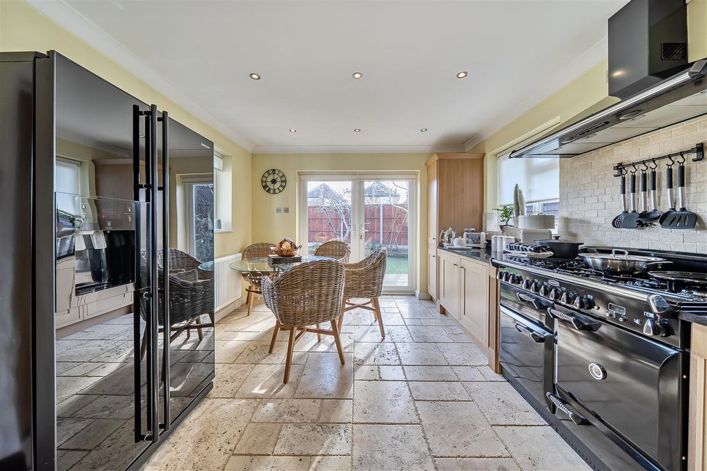Property photo 3 of 16 4