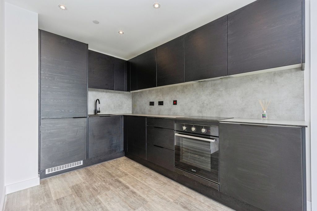 Property photo 3 of 24 Pbox-Img.Jpg