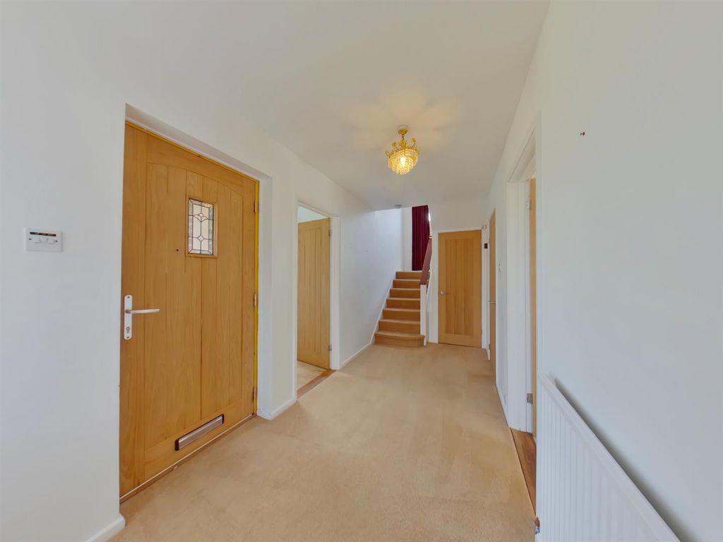 Property photo 2 of 17 Entrance Hall