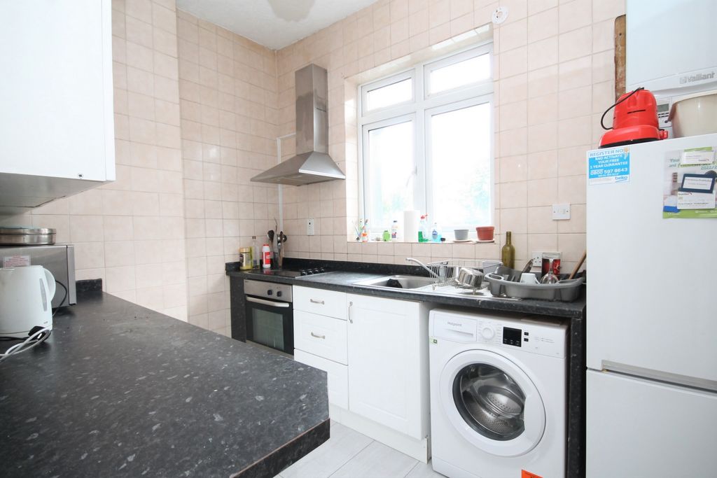 Property photo 3 of 8 Kitchen