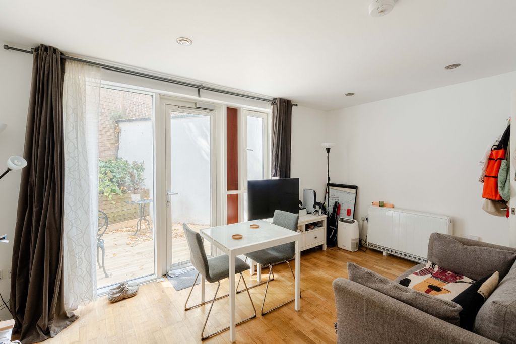 Property photo 1 of 9 1