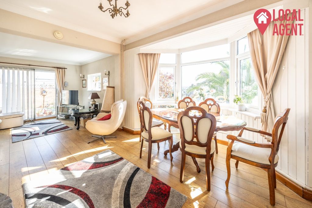 Property photo 3 of 27