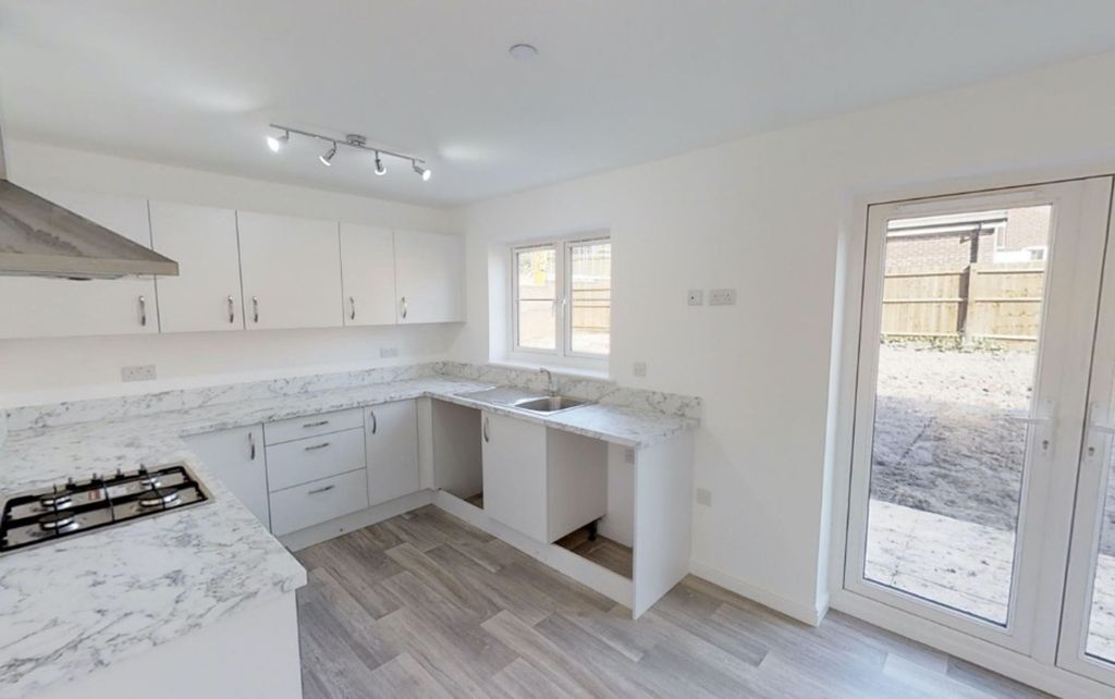 Property photo 3 of 11 Kitchen/Diner