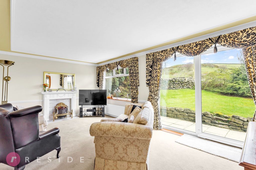 Property photo 3 of 25 Lounge