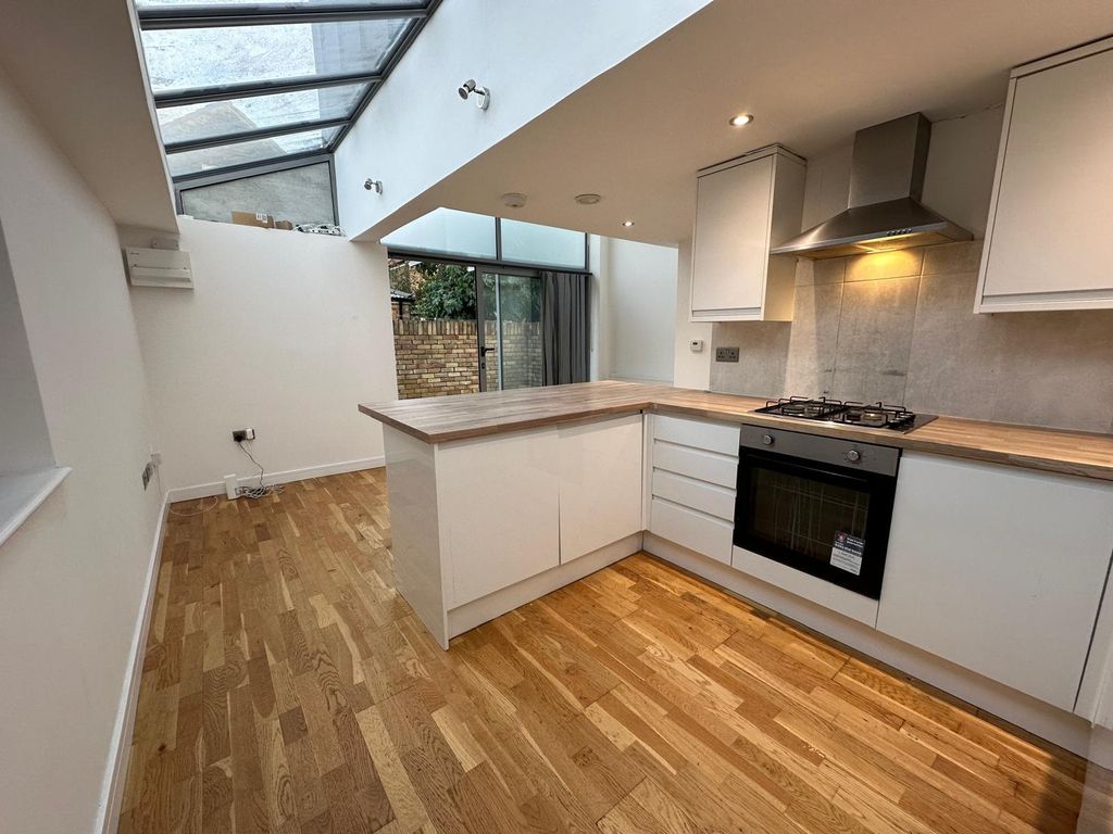 Property photo 3 of 7 Gallery