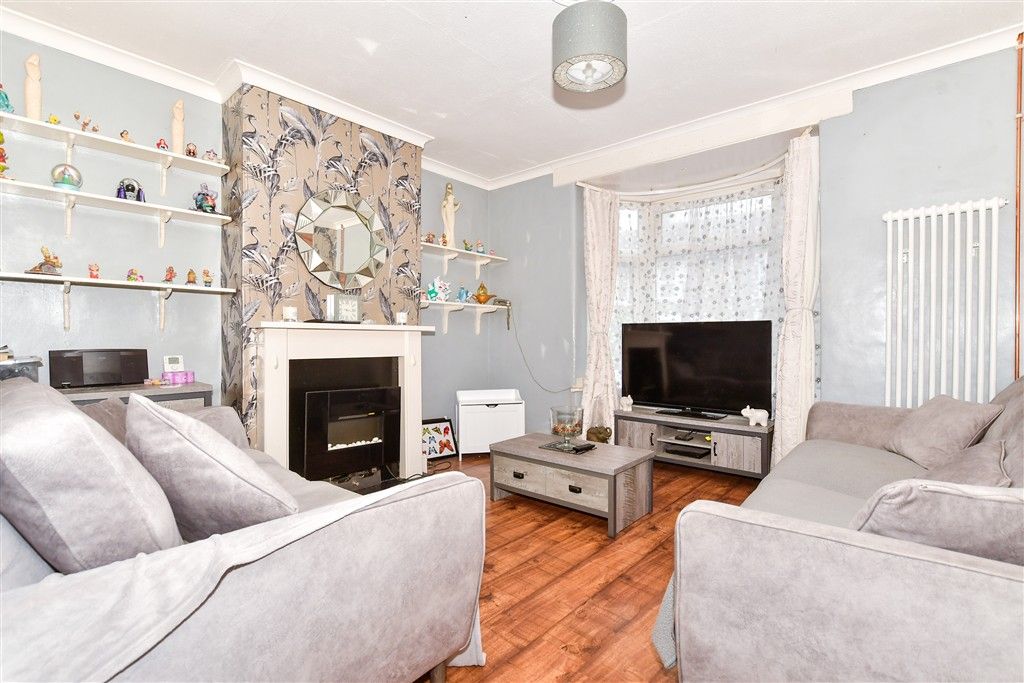 Property photo 1 of 13 Lounge