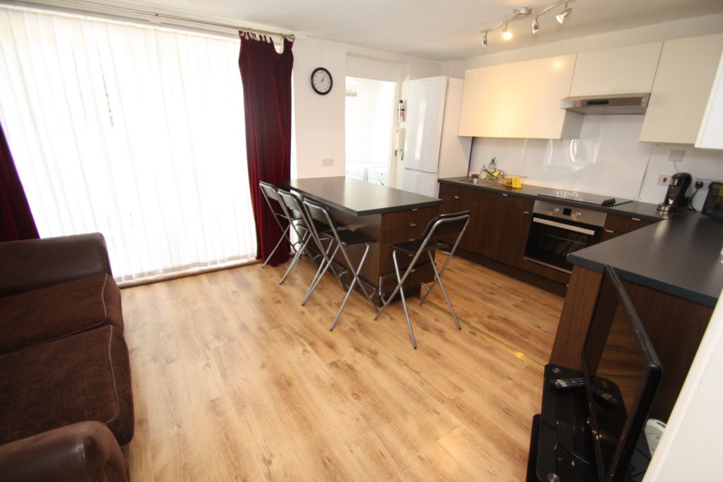 Property photo 1 of 5 Kitchen