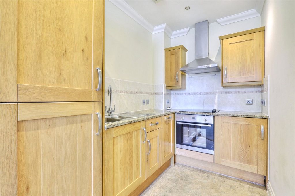 Property photo 2 of 11 Kitchen