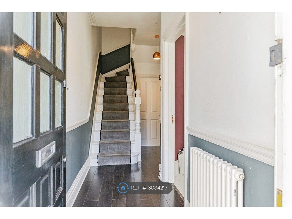 Property photo 3 of 25 Entrance