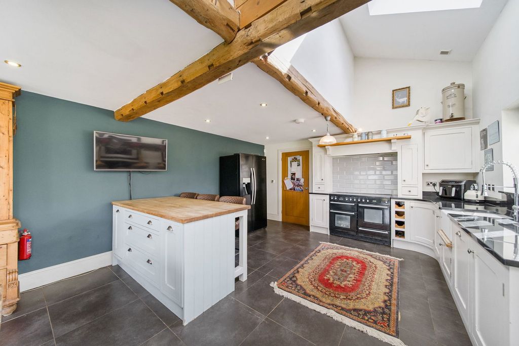 Property photo 1 of 40