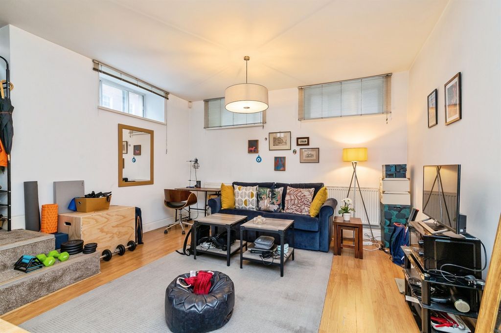 Property photo 3 of 18