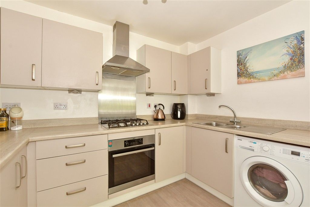 Property photo 2 of 7 Kitchen