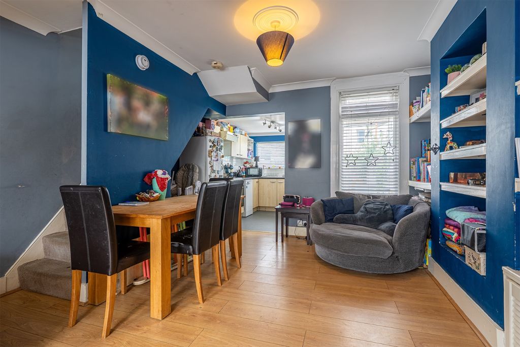Property photo 2 of 16 5182863