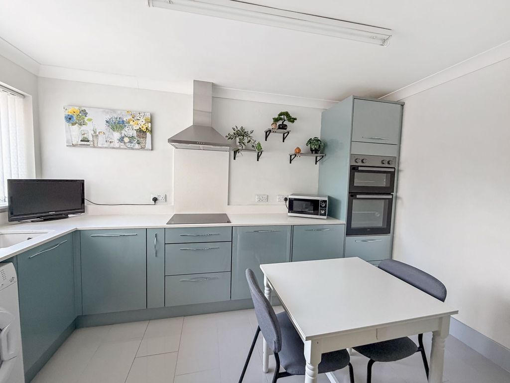 Property photo 3 of 28