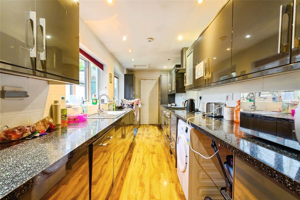 Property photo 3 of 24 Picture No. 04