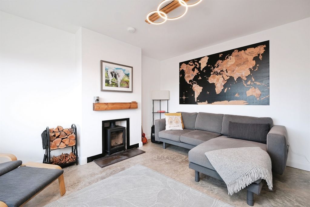 Property photo 2 of 20