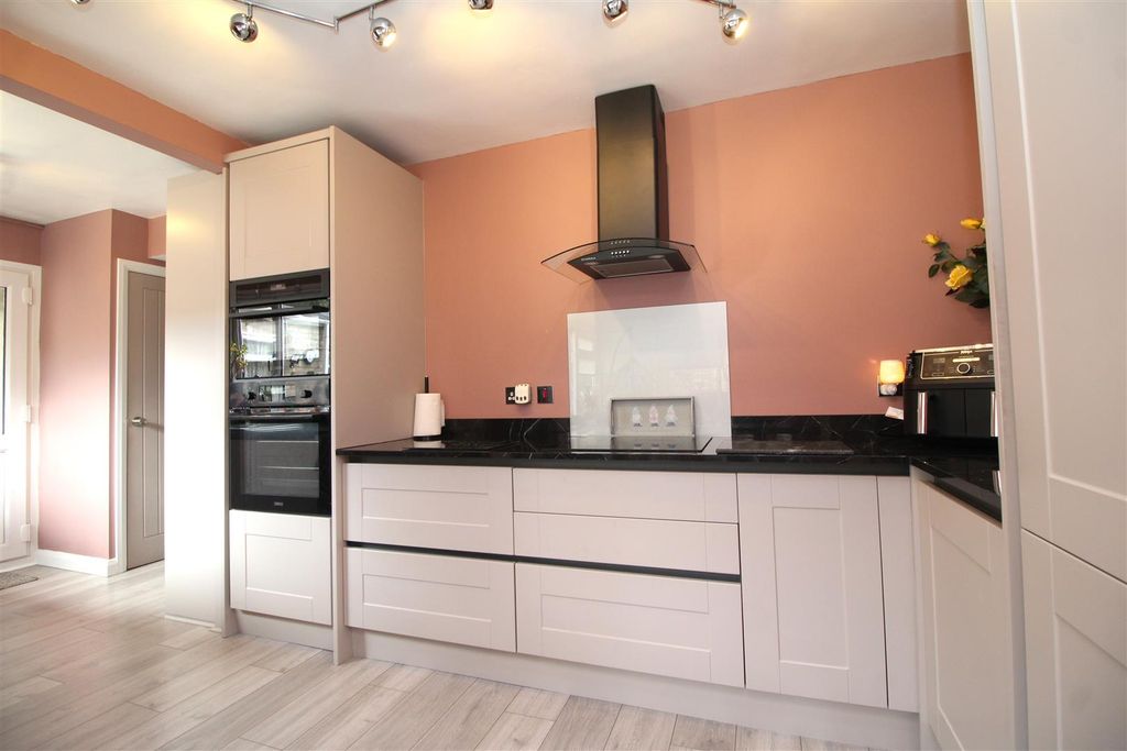 Property photo 3 of 17 Kitchen 1 .Jpg
