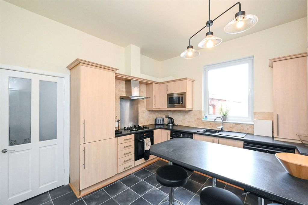 Property photo 3 of 16 Breakfast Kitchen