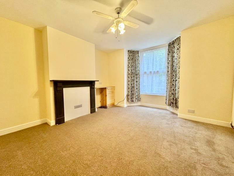 Property photo 2 of 17 Lounge