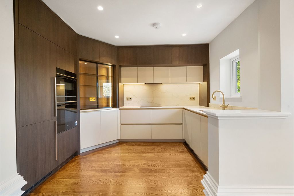 Property photo 2 of 36